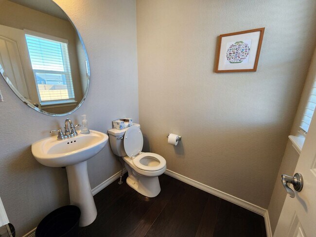 Foto del edificio - Beautiful 4-Bedroom Home in Lorson Ranch –...