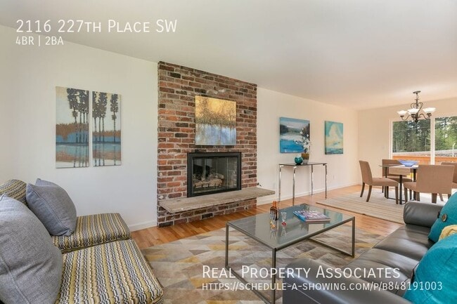 Building Photo - 4 Bed Family Home in Brier with Second Liv...