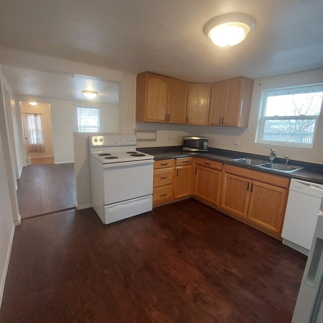 Building Photo - Super Cute Home for Rent with large fully ...