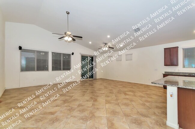 Foto del edificio - 8298 E Magee Hill Loop