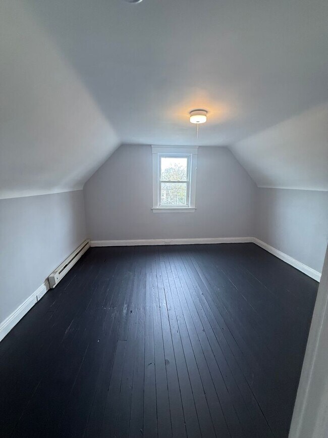 Building Photo - 15718 Holmes Ave