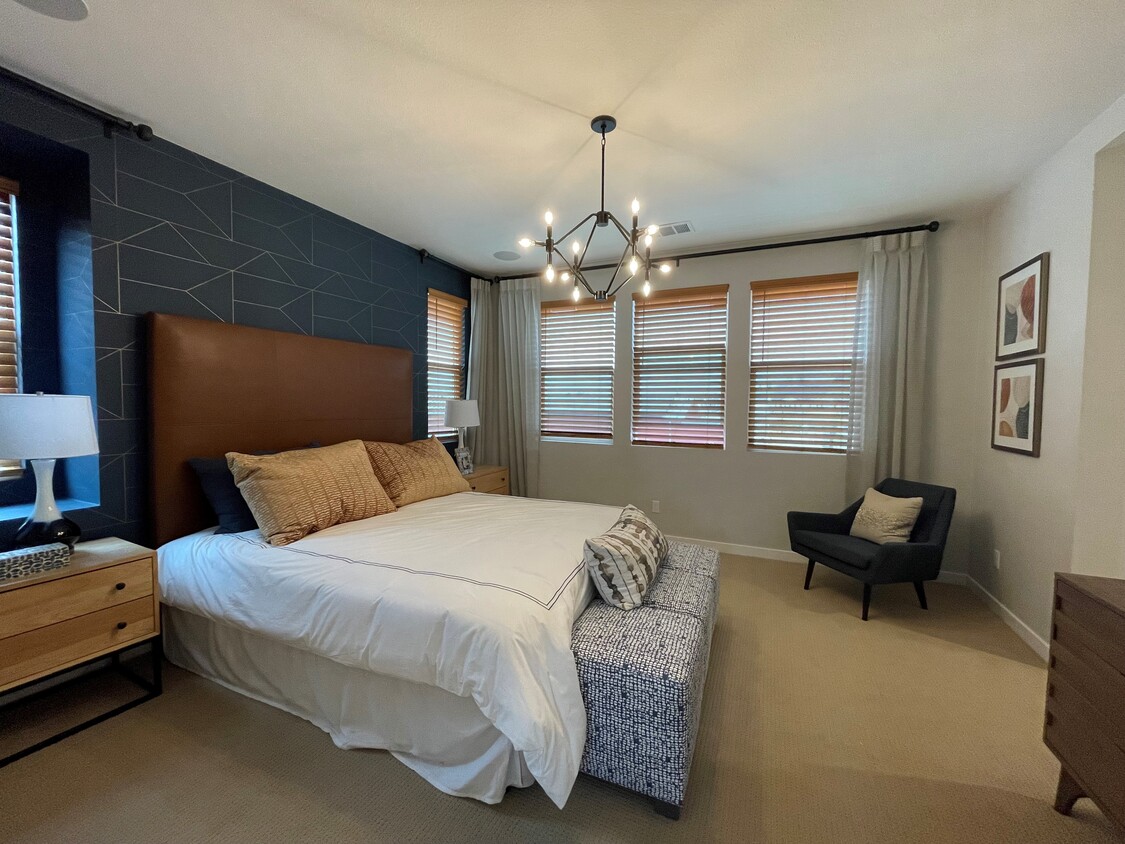 Master Suite, complete with king-sized bed and cozy mountain views - 27661 Park Circle Way