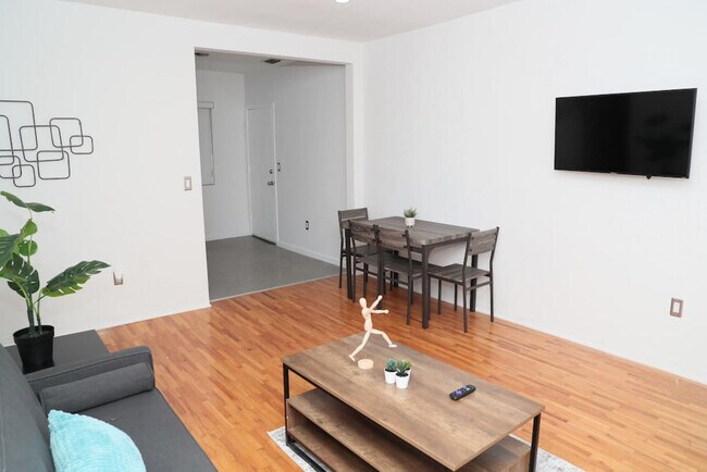 Building Photo - 219 Antilla Ave