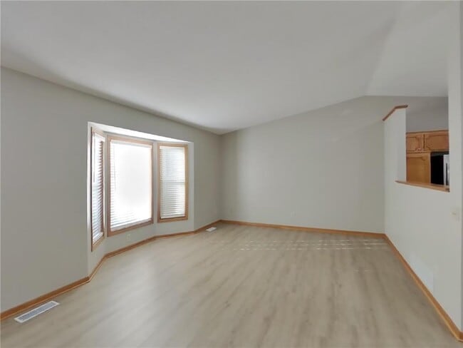 Foto del edificio - 5273 Lannon Ave NE