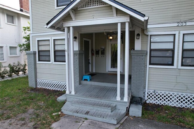 Building Photo - 203 S WESTLAND Ave