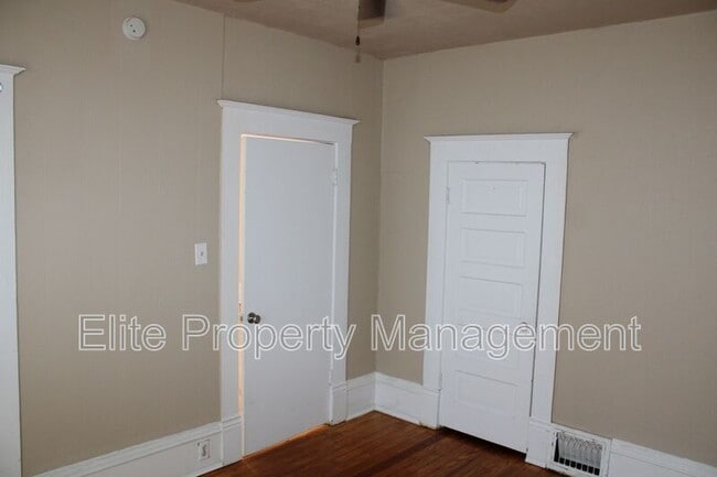 Building Photo - 324 W Routt Ave