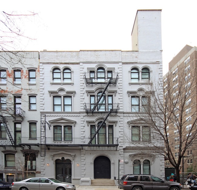 Building Photo - 210-214 E 5th St