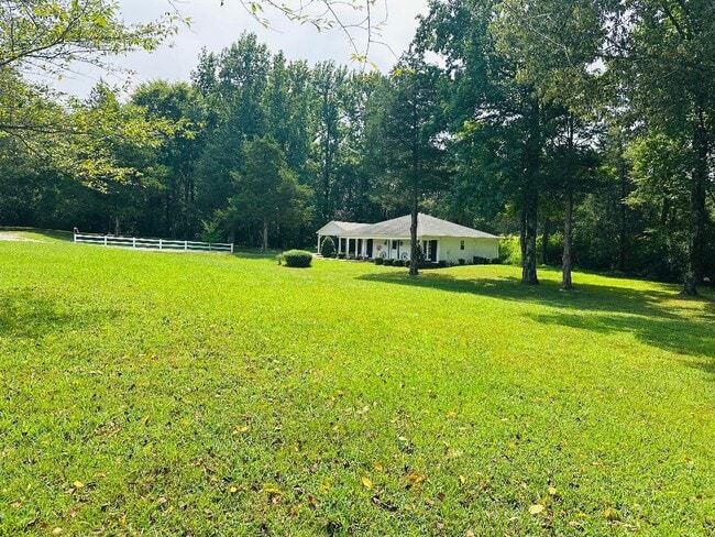 Building Photo - 11883 E Holmes Rd