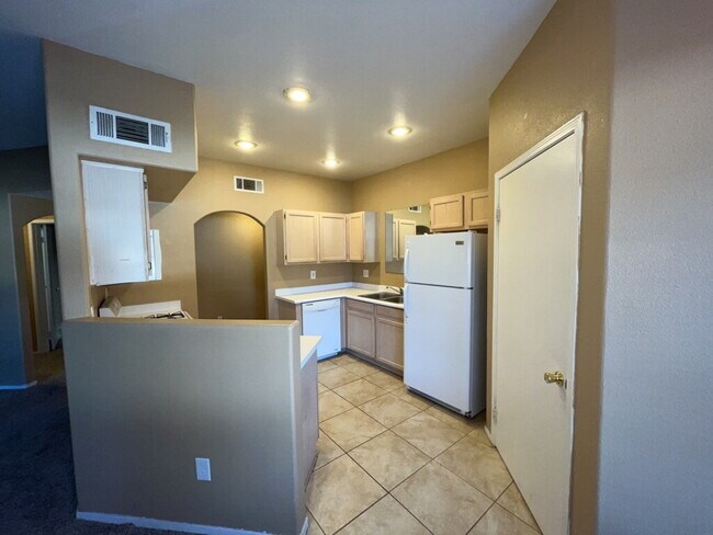 Foto del edificio - 2-bedroom 2-bathroom condo located in the guard gated community