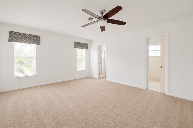 Foto del edificio - "Spacious & Renovated 4-Bed Oasis with Pool in Boca Raton - 2136 Sq Ft of Elegance!"
