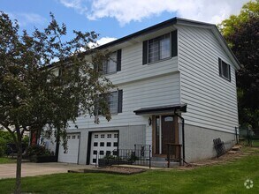 Building Photo - 219 McDivitt Ln