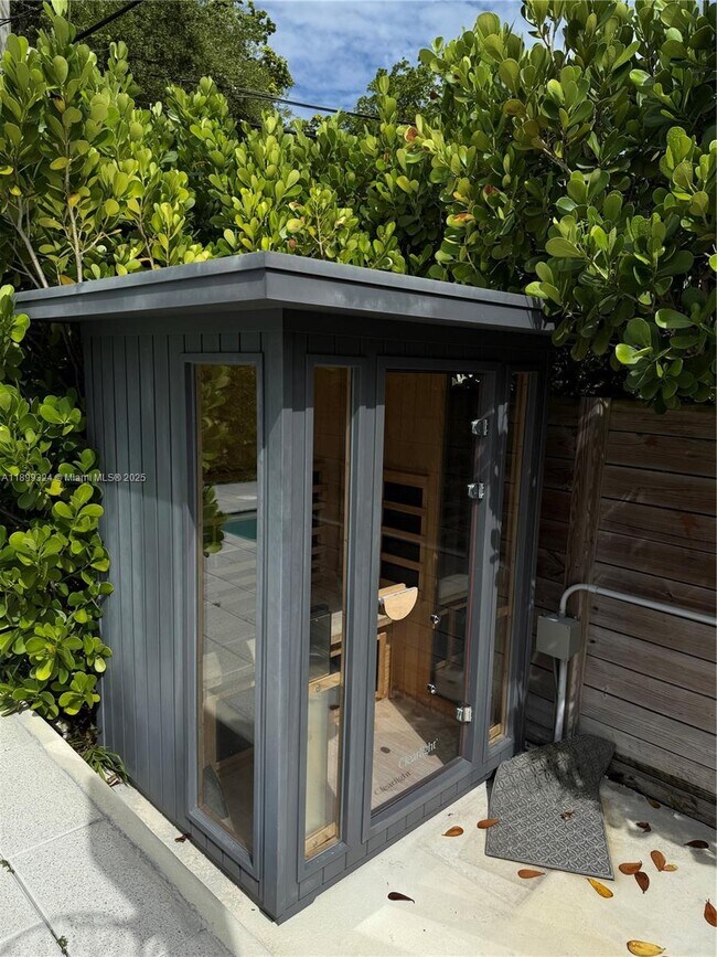 Foto del edificio - 675 NE 93rd St