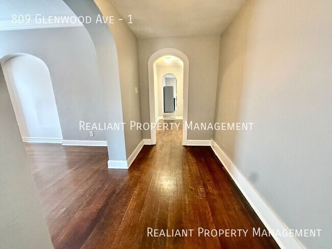 Foto del edificio - 809 Glenwood Ave
