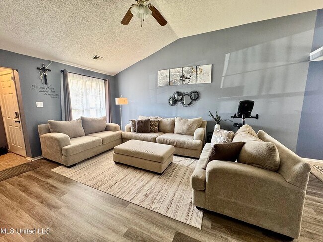 Foto del edificio - 1096 W E Ross Pkwy