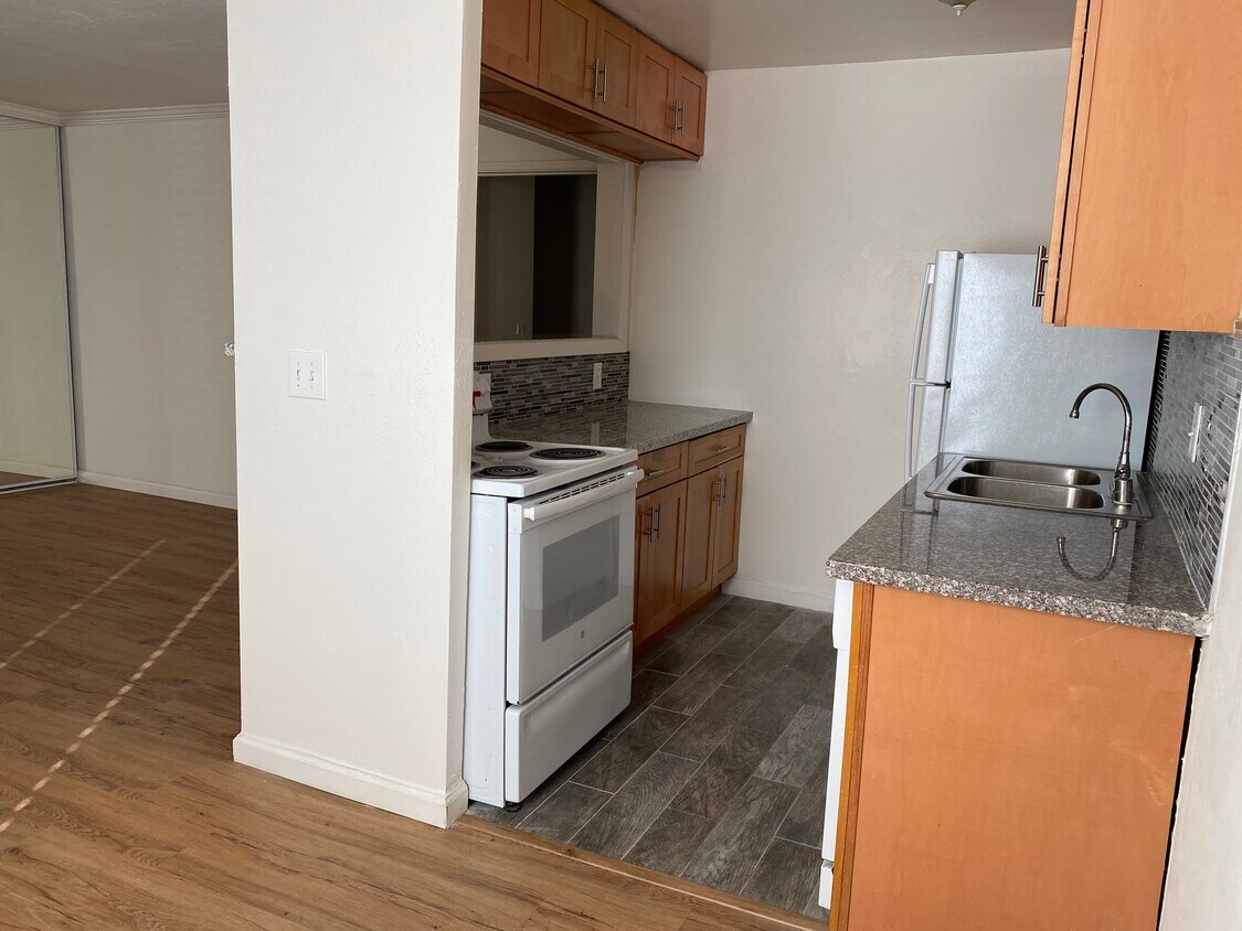 Primary Photo - 1027 Agate St