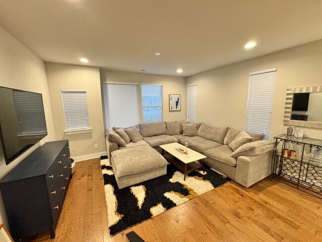 Building Photo - 4101 Bryant Terraces Dr