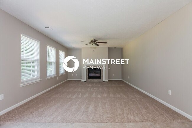 Building Photo - 4 Bedroom Pet-Friendly Home in Charlotte, NC with Main Street Renewal