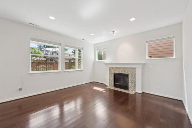Foto del edificio - 3 bedroom in Bothell WA 98012
