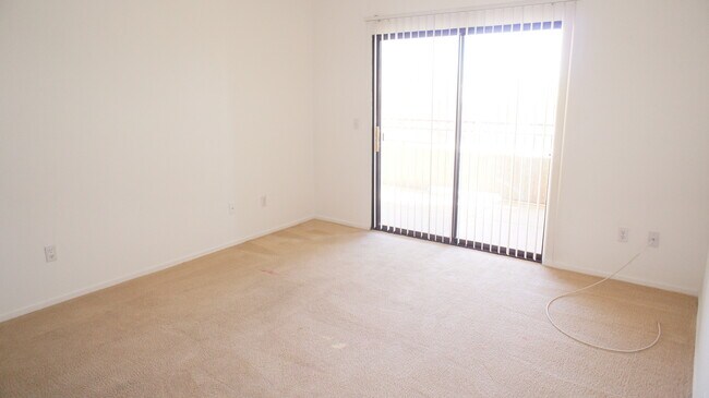 Foto del edificio - NORTHWEST 2 BEDROOM, 2 BATHROOM CONDO, ALL APPLIANCES INCLUDED!