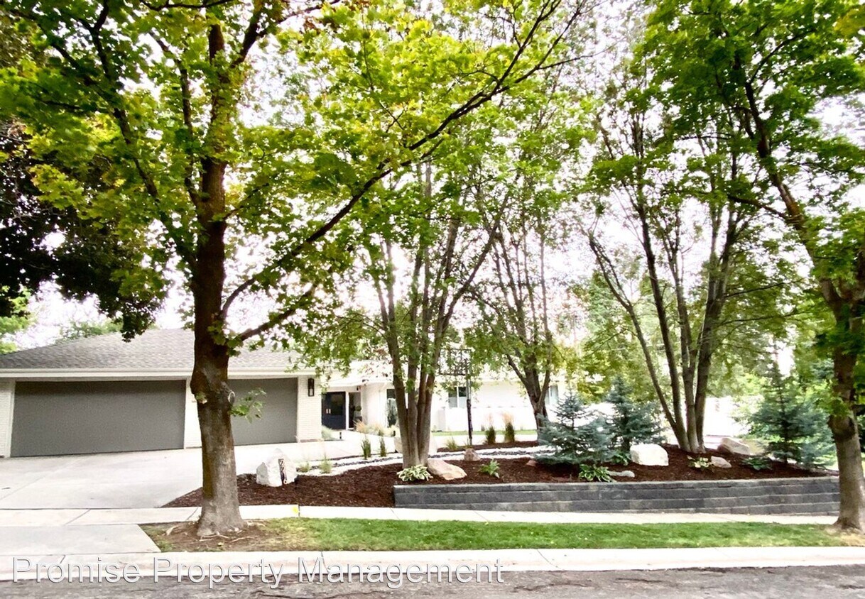 Primary Photo - 4 br, 3.5 bath House - 2216 E. Lauri Kay Dr.
