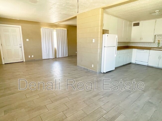 Building Photo - 2138 E Turney Ave