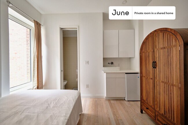 Foto del edificio - Room in Shared 4 bed/4 bath home in Ditmas Park