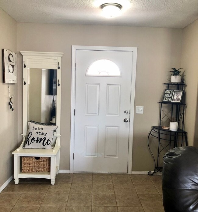 Building Photo - Republic Schools - Gorgeous 4 Bed 2 Bath 2 Car Garage For Rent