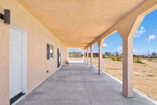 Foto del edificio - 24548 Ledbury Rd