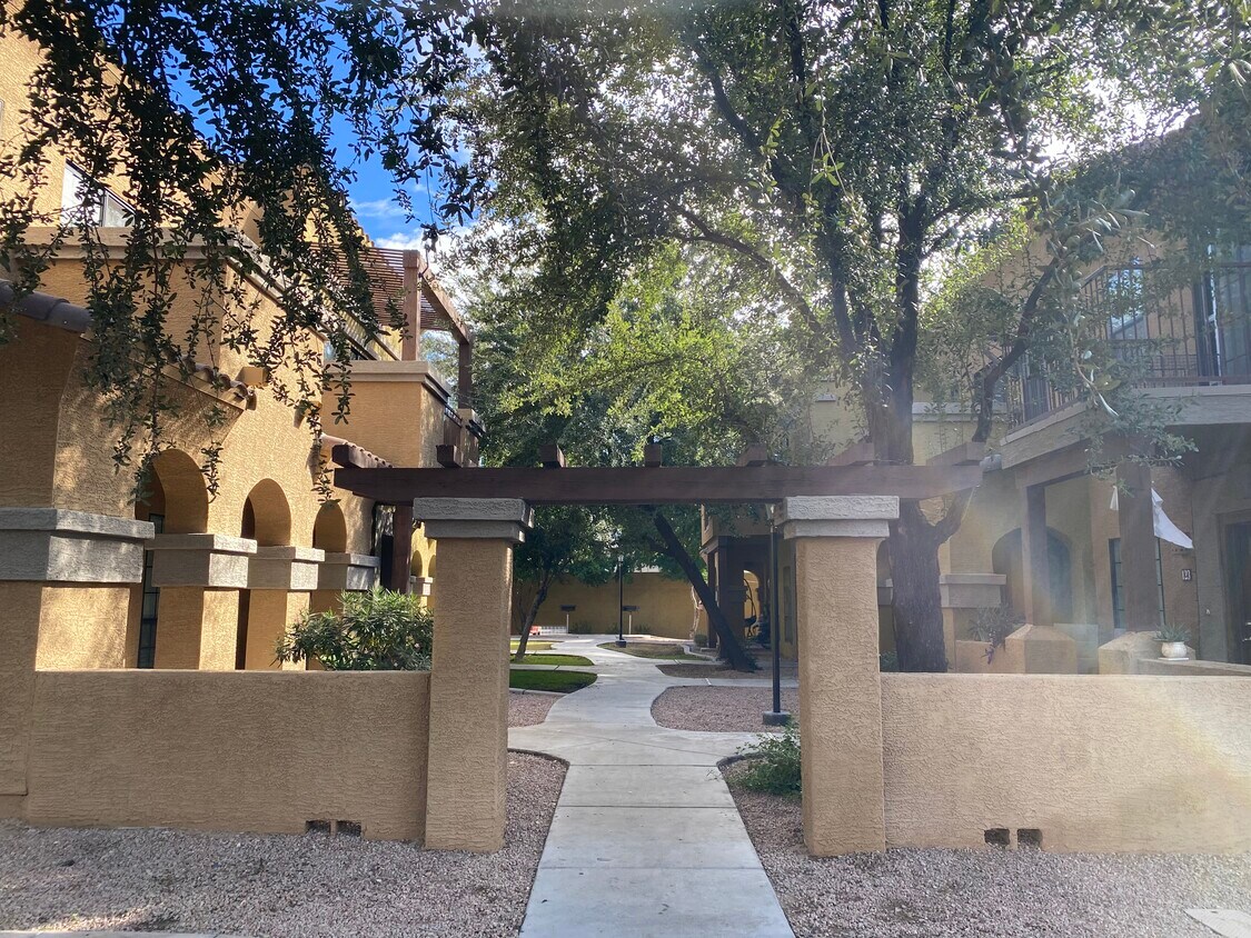 Courtyard area - 1702 E Bell Rd