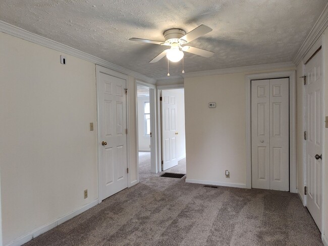 Building Photo - Move-in Ready duplex unit is located in Th...