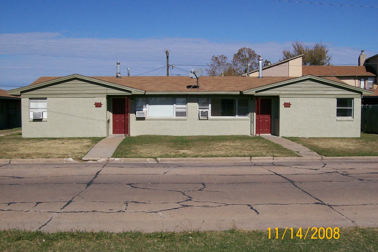 Primary Photo - 2359 NW Bell Ave