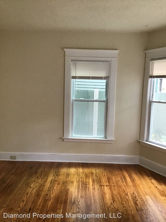 Building Photo - 869-871 Elm St