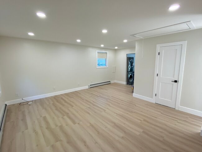 Building Photo - 34 Ormond Ave