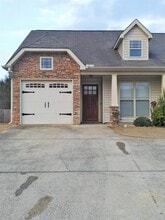 Building Photo - 2027 Rossburg Pl