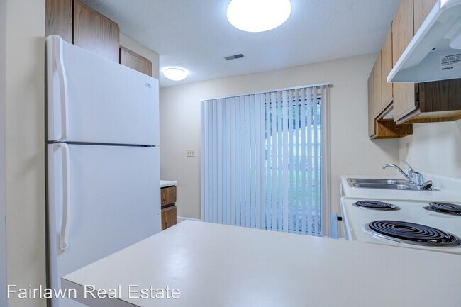 Foto del edificio - 2 br, 1 bath Apartment - 300 E. Fairlawn