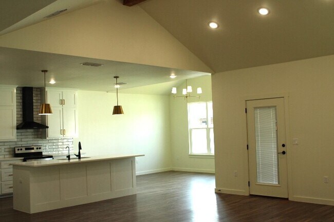 Building Photo - 108 Middleton Ln