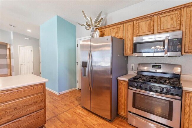 Foto del edificio - 4 BEDROOM SOLAR HOME - MOVE IN SPECIAL $$$