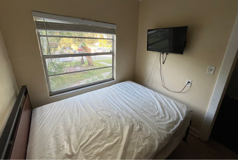 Foto principal - 210 S Glenwood Ave