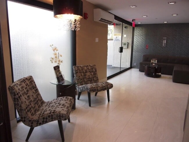 Photo - 11050 Strathmore Dr Apartment