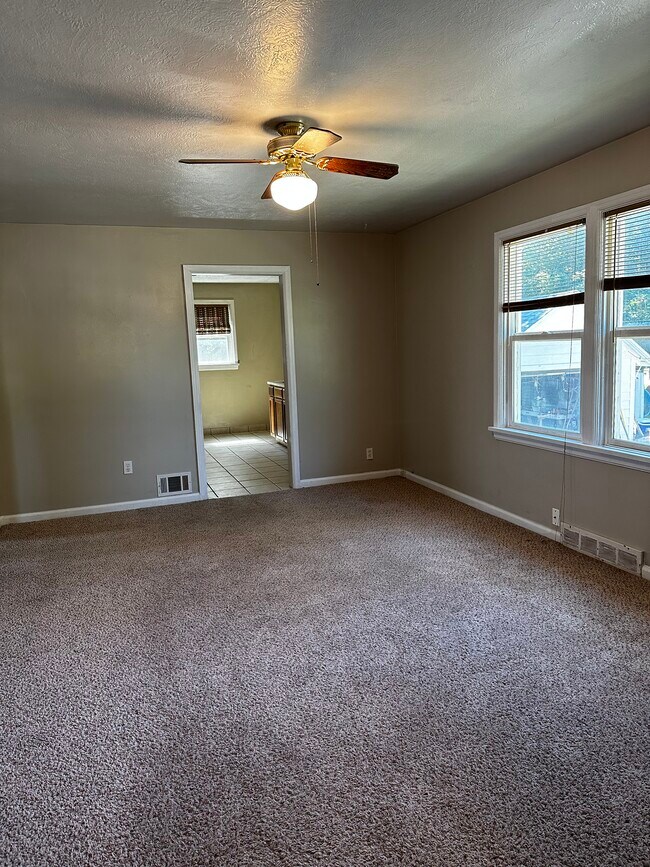 Foto del edificio - 214 E 21st St