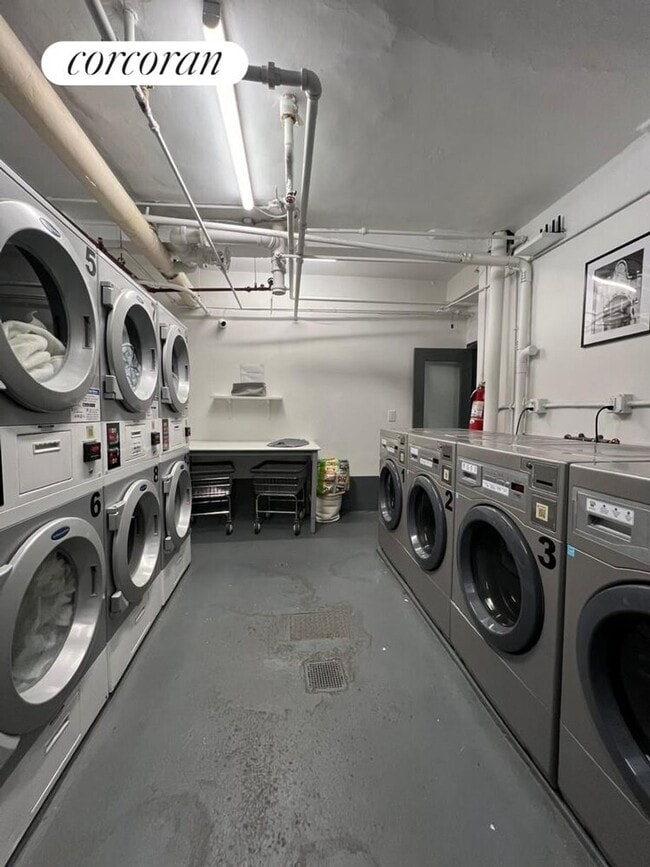 Foto del edificio - 49 W 72nd St