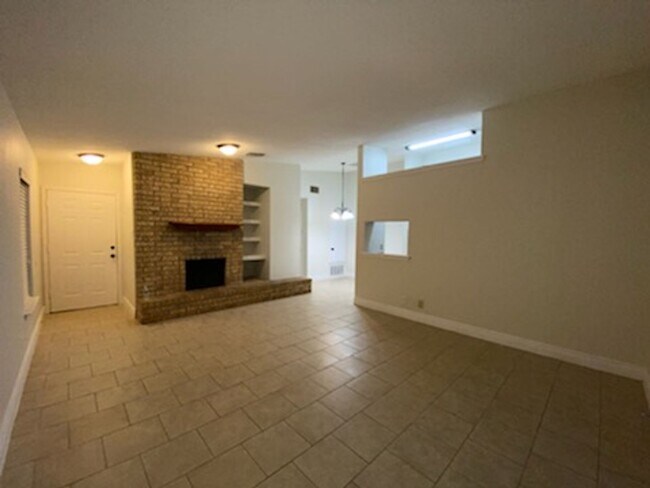Building Photo - Woodstone
