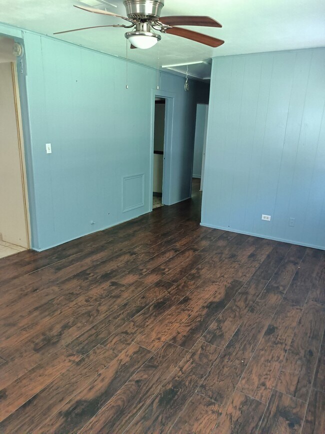 Foto del edificio - 385 Jones Rd