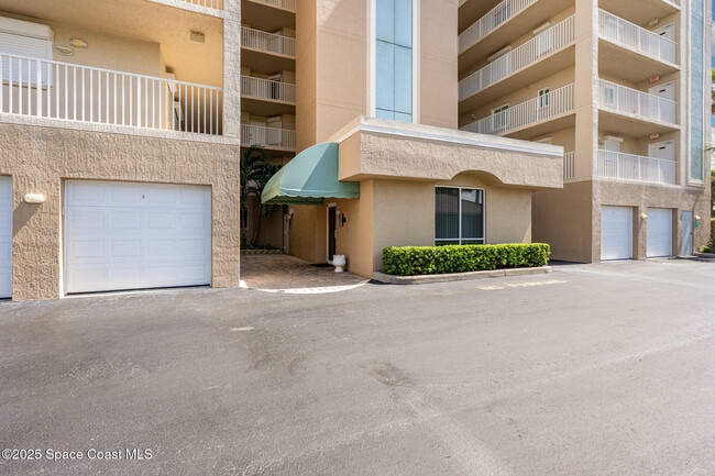 Building Photo - 1575 N Hwy A1A