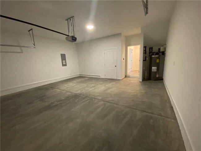 Building Photo - 805 Green Sapling Trl