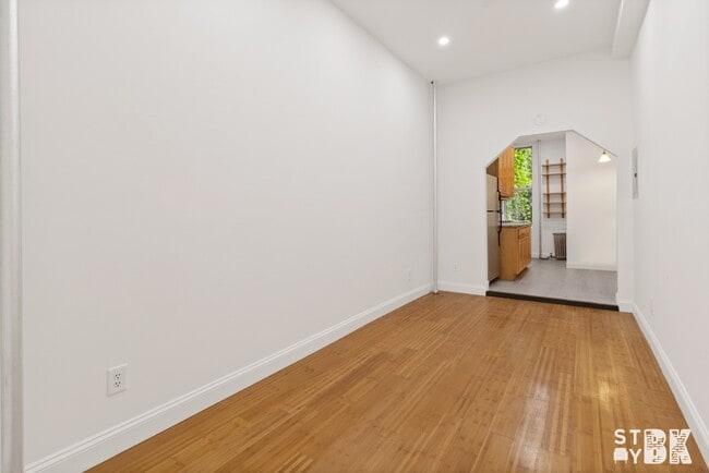Building Photo - 102 N 7th St