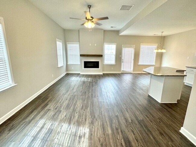Building Photo - Now Leasing a 4-bedroom 2.5 bath in Munford