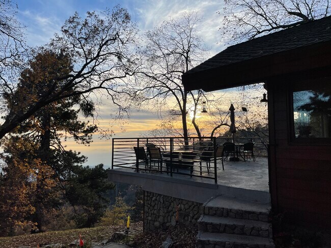 Foto del edificio - 28625 Willow Rd