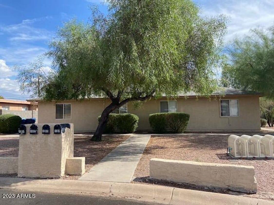 Primary Photo - 2 BEDROOM IN APACHE JUNCTION!