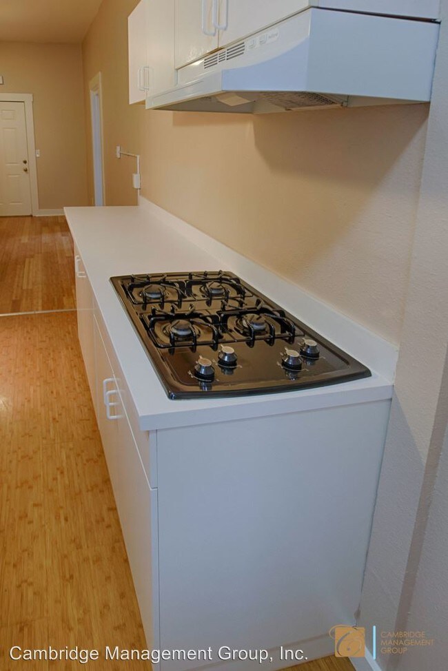 Building Photo - 2642 Fifth Ave